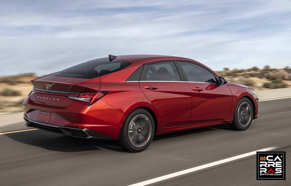 Elantra y Elantra Hybrid 2021 hacen su estreno mundial