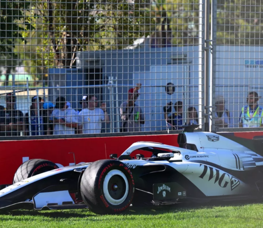 Cadillac explica los problemas mecánicos que limitaron a Sergio Pérez en su debut en Fórmula 1