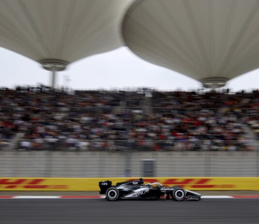 Checo se culpa por el incidente con Bottas en China