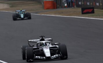 Checo también se burla del reglamento de la F1, comparándolo con Mario Kart