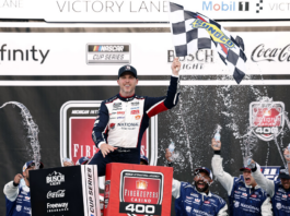 Hamlin gana en Michigan e iguala el récord de Kyle Busch