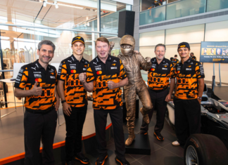 McLaren homenajea a Mika Hakkinen con una estatua por sus 1,000 Grandes Premios en F1