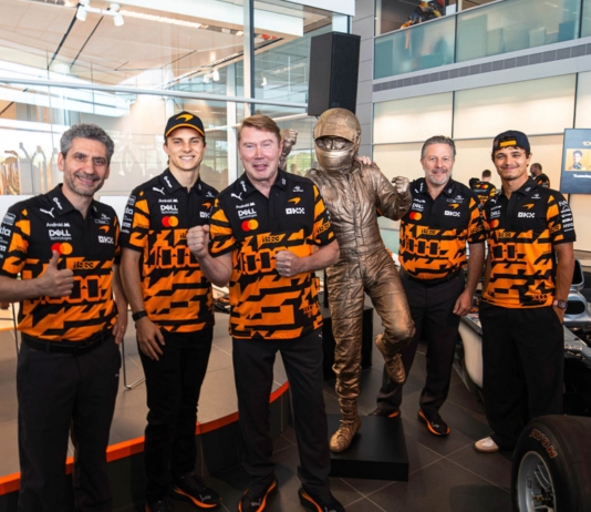 McLaren homenajea a Mika Hakkinen con una estatua por sus 1,000 Grandes Premios en F1