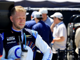 Kevin Magnussen protagoniza fuerte pelea con Noah Gragson tras su debut en NASCAR Cup