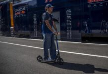 Carlos Sainz quiso defenderse de la FIA en X… pero una Nota de la Comunidad lo desmintió