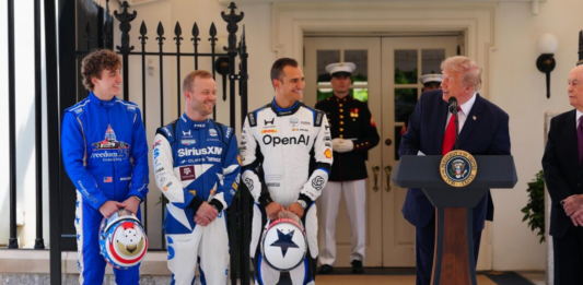 Alex Palou visita a Donald Trump en la Casa Blanca