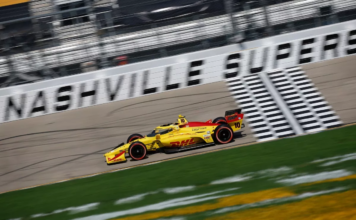 Palou gana en Nashville y se acerca al título en IndyCar