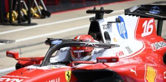 Leclerc gana, delante de Russell y Hamilton, una carrera que acabó con coche de seguridad