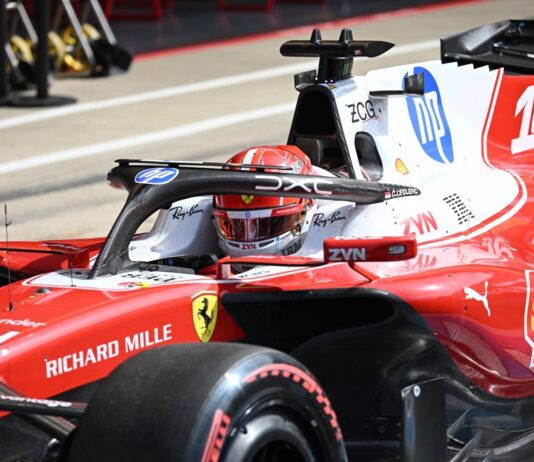 Leclerc gana, delante de Russell y Hamilton, una carrera que acabó con coche de seguridad