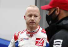 FIA levanta restricciones a pilotos rusos y bielorrusos