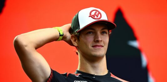 Oliver Bearman admite que el renacer de Hamilton en Ferrari complica su sueño de llegar a Maranello