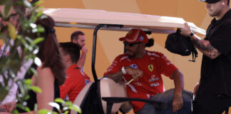 Lewis Hamilton desmiente las afirmaciones sobre presiones en Ferrari