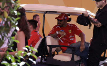Lewis Hamilton desmiente las afirmaciones sobre presiones en Ferrari