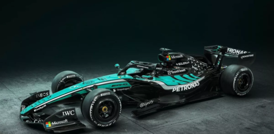 Mercedes presenta una decoración especial en Sepang para homenajear a Petronas