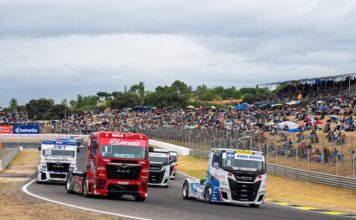 Bradley Smith firma su primera victoria en el ETRC y comparte gloria con Norbert Kiss en el Jarama