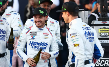 Kyle Larson roza el campeonato en Talladega y acaricia la Bill France Cup